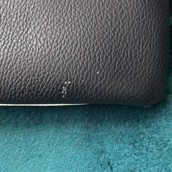 Free w/ purchase or $5 NWOT GUESS Navy/White/Tan Wristlet - Picture 12 of 14